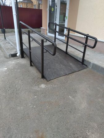 Пандус з рифленого листа для дитячих колясок та інвалідних візків, 2,5м