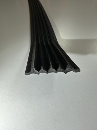 Тактильна гумова стрічка 36 мм чорна – протиковзний напрямний елемент для безпечної навігації