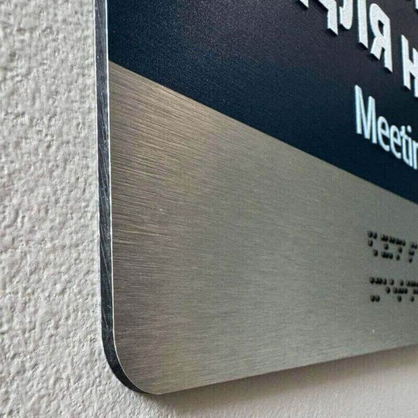 Таблички для приміщень на композиті браш зі шрифтом Брайля