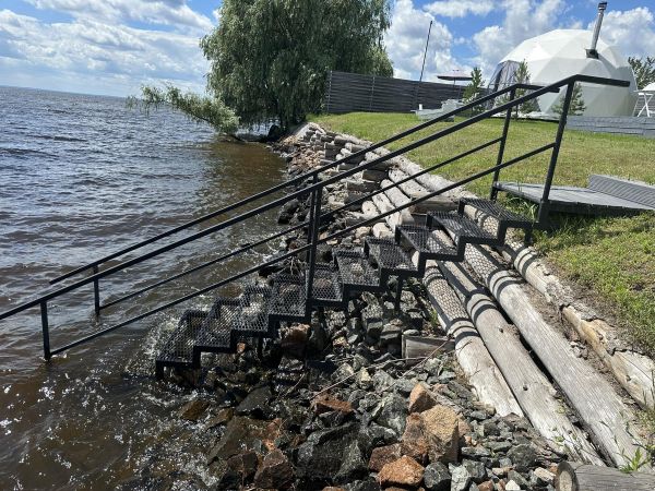 Драбина для спуску в воду
