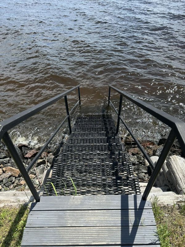Драбина для спуску в воду